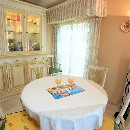 Seaview Apt Prom. Des Anglais アパート *